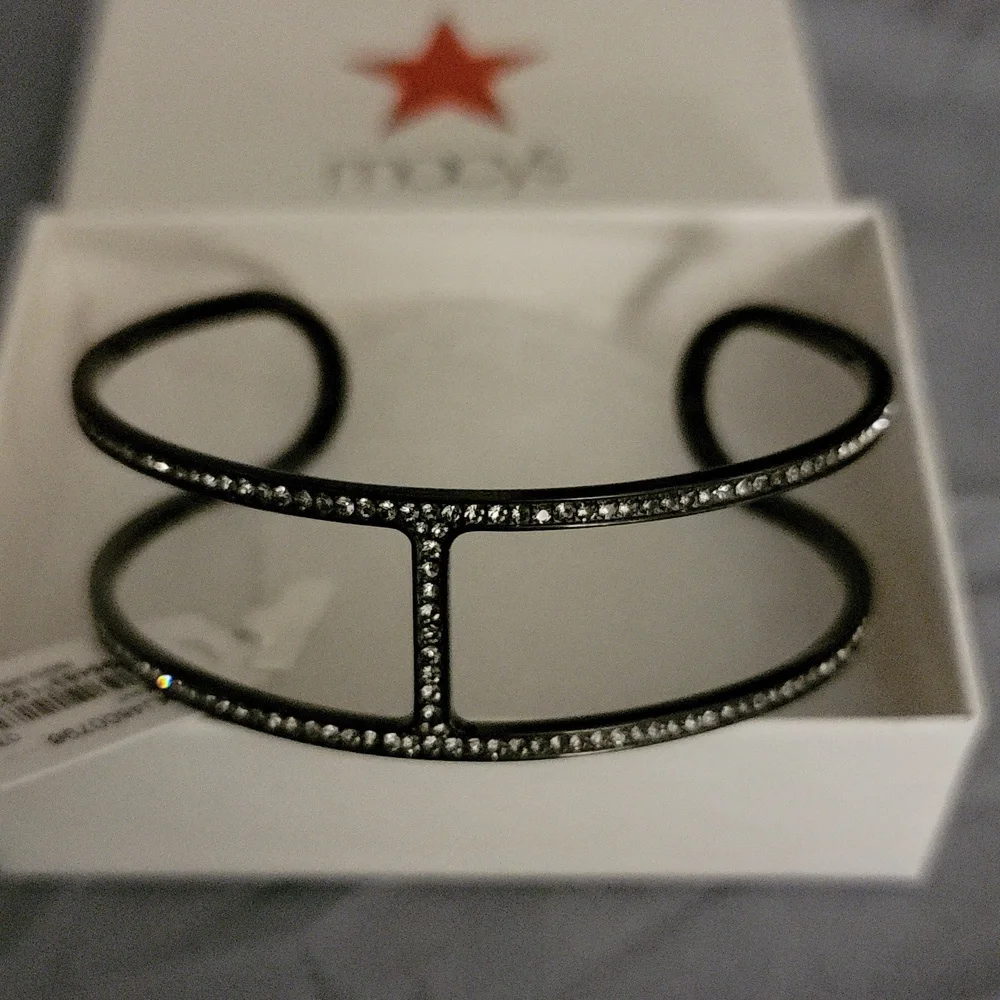 Gorgeous Michael Kors Black Tone Brilliance Cuff Bracelet Crystals Pave